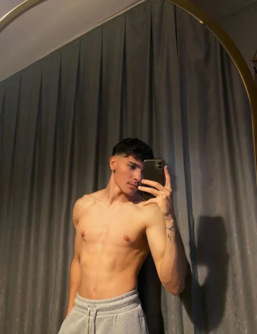 Xander photo 6, latino, athletic, black hair, 180 cm, 77 kg, Hong Kong