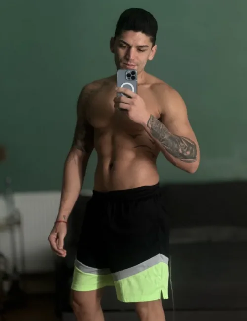 Zac photo 11, latino, curvy, black hair, 178 cm, 83 kg, Hong Kong