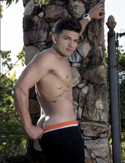 Zac photo 18, latino, curvy, black hair, 178 cm, 83 kg, Hong Kong