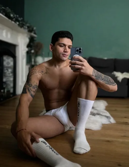 Zac photo 2, latino, curvy, black hair, 178 cm, 83 kg, Hong Kong