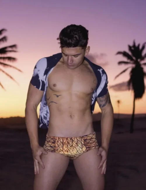 Zac photo 20, latino, curvy, black hair, 178 cm, 83 kg, Hong Kong