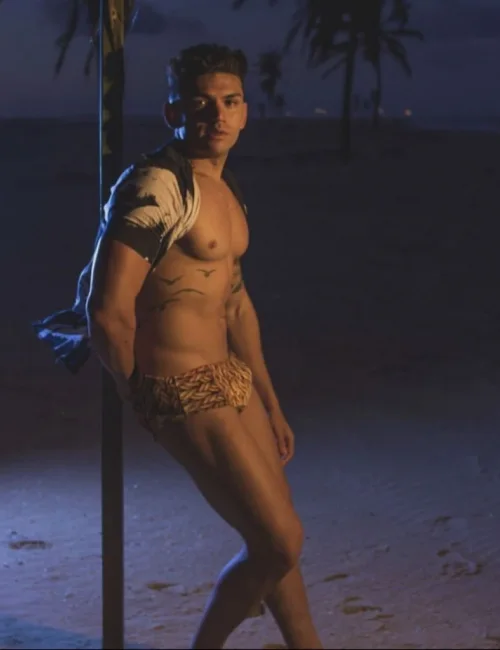Zac photo 21, latino, curvy, black hair, 178 cm, 83 kg, Hong Kong