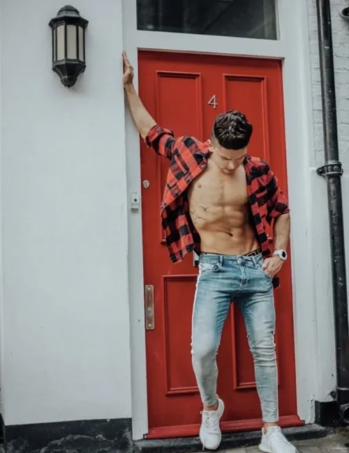 Zac photo 22, latino, curvy, black hair, 178 cm, 83 kg, Hong Kong
