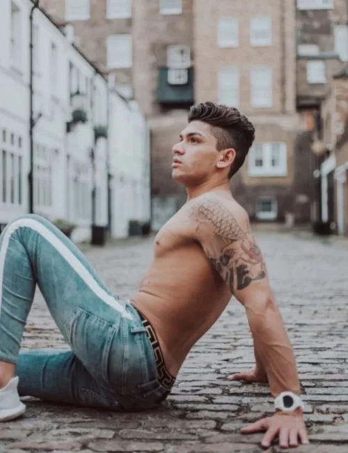 Zac photo 25, latino, curvy, black hair, 178 cm, 83 kg, Hong Kong
