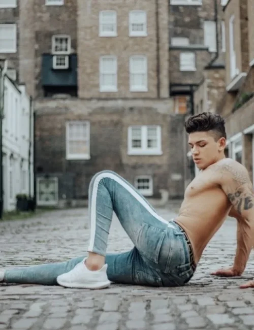 Zac photo 26, latino, curvy, black hair, 178 cm, 83 kg, Hong Kong
