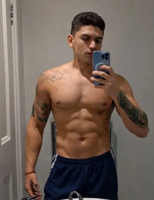 Zac photo 3, latino, curvy, black hair, 178 cm, 83 kg, Hong Kong