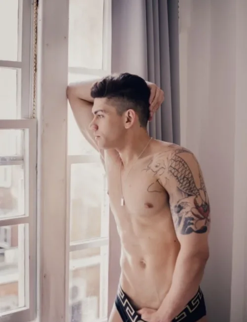 Zac photo 30, latino, curvy, black hair, 178 cm, 83 kg, Hong Kong