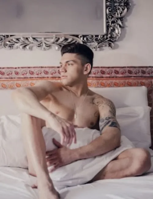 Zac photo 36, latino, curvy, black hair, 178 cm, 83 kg, Hong Kong