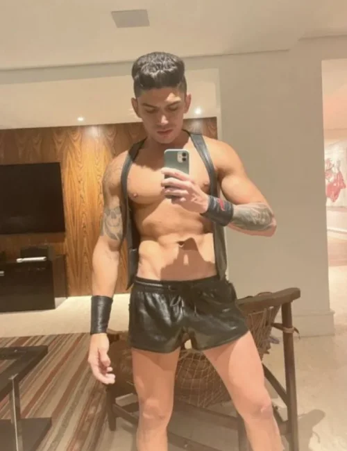 Zac photo 39, latino, curvy, black hair, 178 cm, 83 kg, Hong Kong