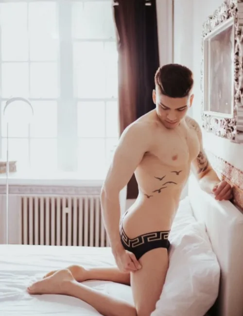 Zac photo 4, latino, curvy, black hair, 178 cm, 83 kg, Hong Kong