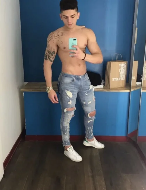 Zac photo 41, latino, curvy, black hair, 178 cm, 83 kg, Hong Kong