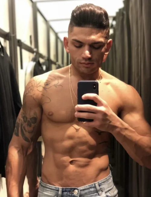 Zac photo 5, latino, curvy, black hair, 178 cm, 83 kg, Hong Kong