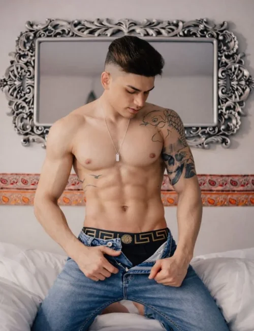 Zac photo 8, latino, curvy, black hair, 178 cm, 83 kg, Hong Kong
