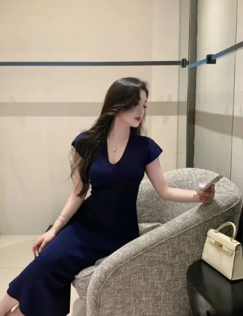 Alisa photo 1, slavic, slim, black hair, 166 cm, 102 kg, Medium bust, Hong Kong