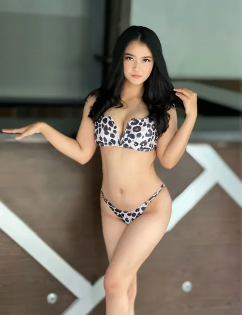 aluna photo 1, asian, slim, black hair, 159 cm, 47 kg, Medium bust, Hong Kong