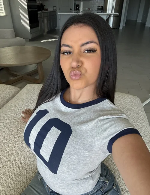 arianna lopez photo 2, indian, average, black hair, 50 kg, Large bust, Hong Kong