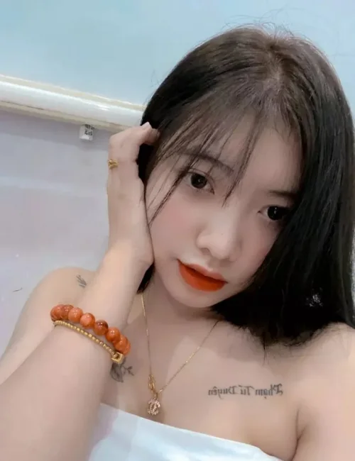 cammy photo 2, asian, black hair, 166 cm, 48 kg, Large bust, Hong Kong
