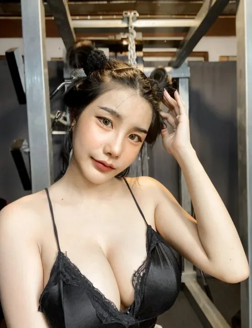 cc photo 4, asian, slim, black hair, 155 cm, 50 kg, Large bust, Hong Kong