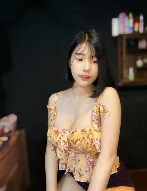 cc photo 5, asian, slim, black hair, 155 cm, 50 kg, Large bust, Hong Kong
