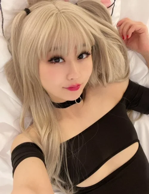 christian photo 5, latino, curvy, blonde hair, 155 cm, 55 kg, Medium bust, Hong Kong
