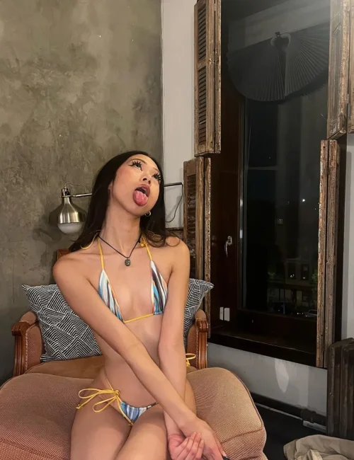 Cindy photo 6, asian, slim, black hair, 165 cm, 48 kg, Medium bust, Hong Kong