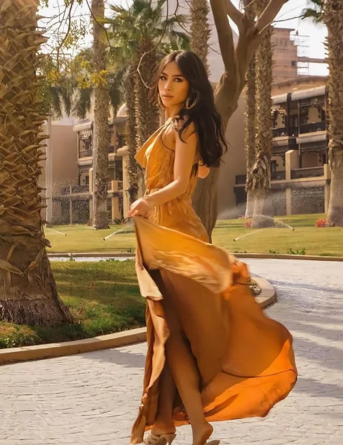 emese photo 5, european, slim, black hair, 169 cm, 51 kg, Medium bust, Hong Kong
