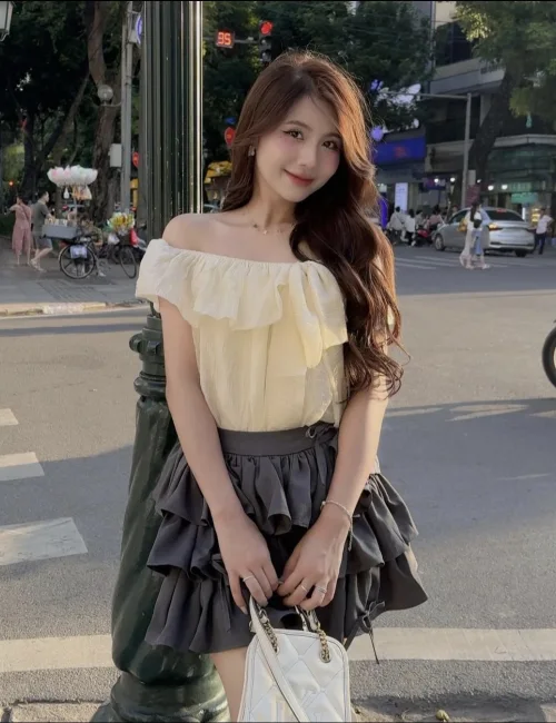 Molly photo 3, asian, black hair, 168 cm, 49 kg, Large bust, Hong Kong