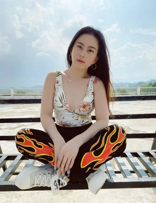 natasya photo 8, asian, slim, black hair, 164 cm, 49 kg, Medium bust, Hong Kong