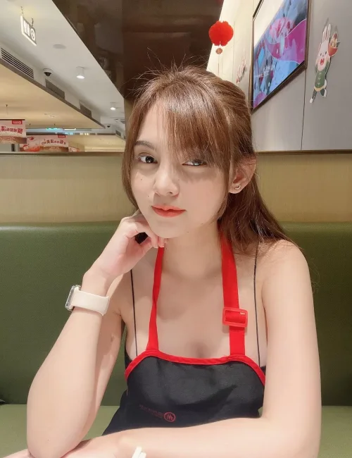 naura photo 1, asian, average, black hair, 167 cm, 52 kg, Large bust, Hong Kong