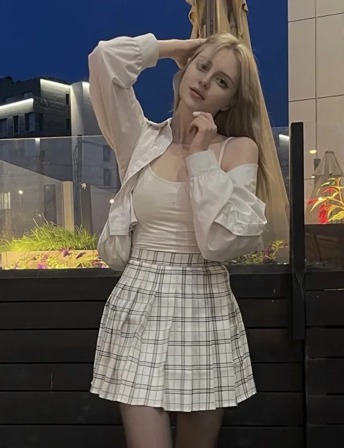 nura photo 4, european, slim, blonde hair, 167 cm, 53 kg, Medium bust, Hong Kong