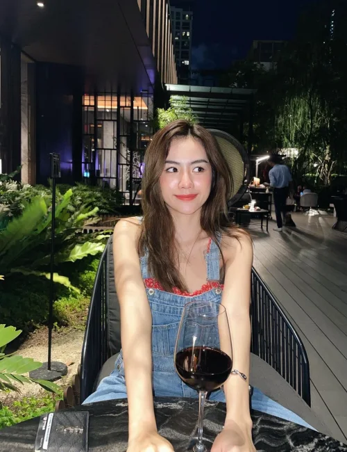 vania larissa photo 3, asian, slim, black hair, 167 cm, 52 kg, Medium bust, Hong Kong