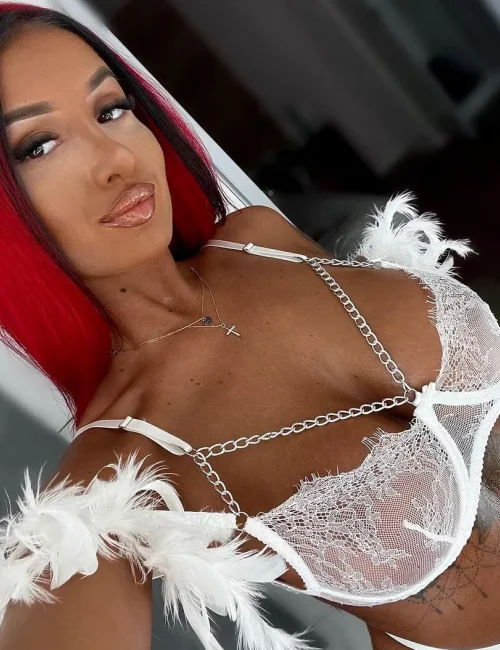yanka photo 2, european, average, red hair, 170 cm, 50 kg, Medium bust, Hong Kong